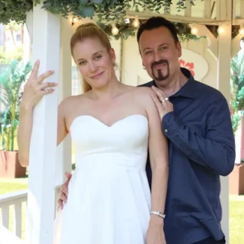 romantic gazebo wedding pose las vegas chapel same day wedding