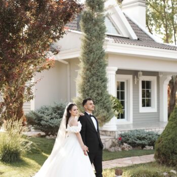 Our Mobile Minister Service brings the wedding ceremony directly to you.