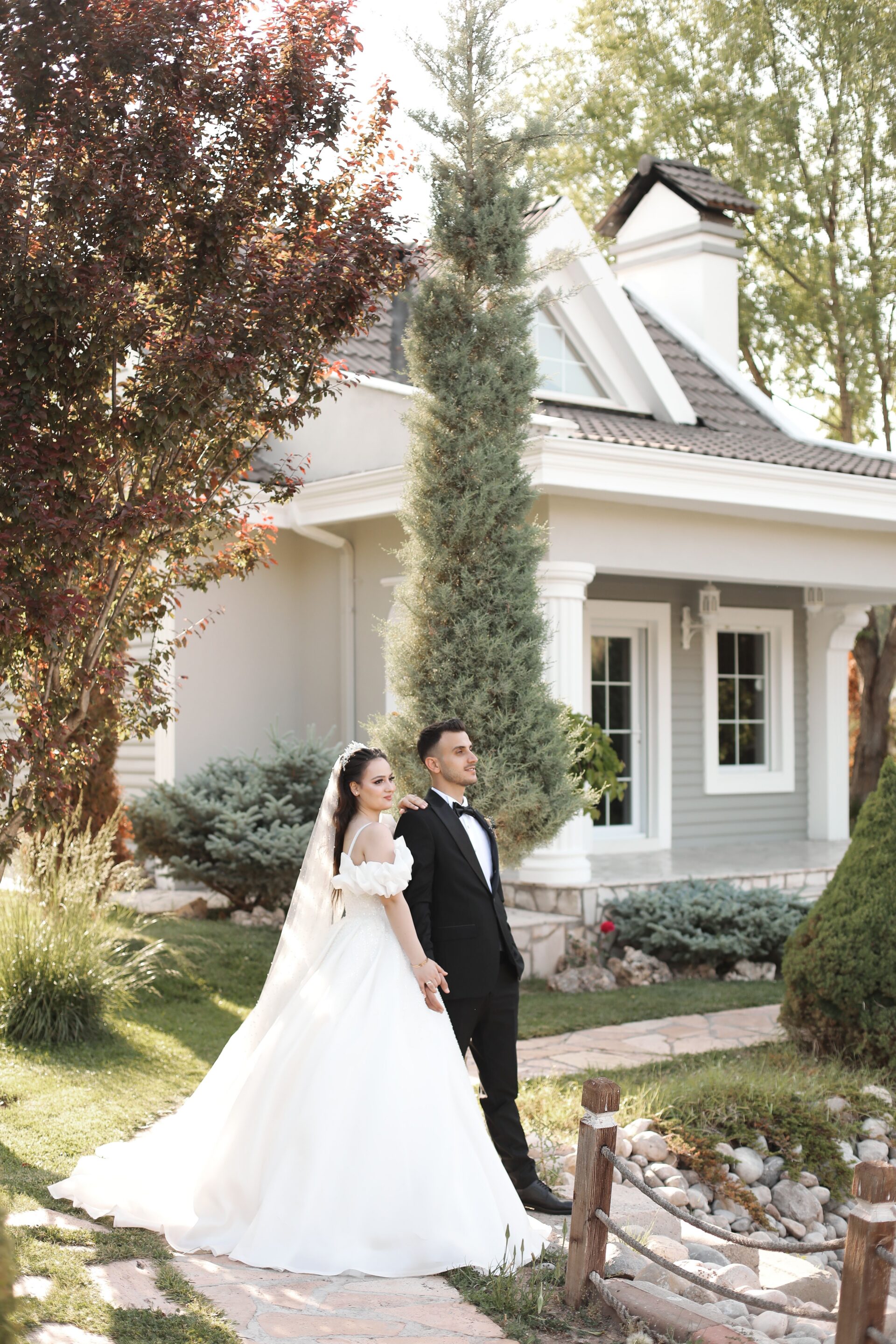Our Mobile Minister Service brings the wedding ceremony directly to you.